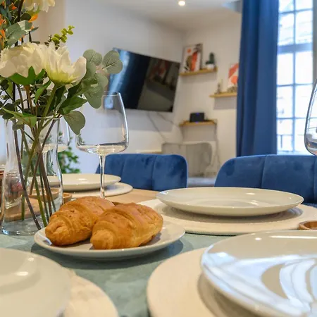 Central Business Class Apartment - Luxury Living