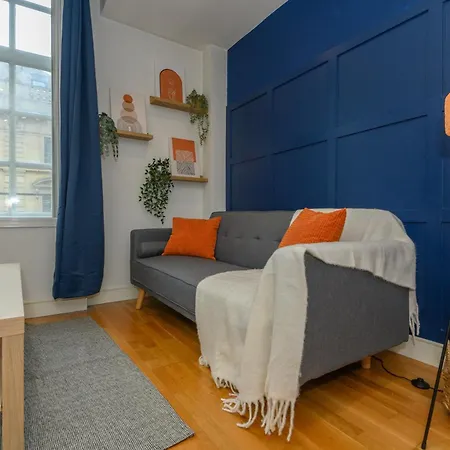 Central Business Class Apartment - Luxury Living Apartment *