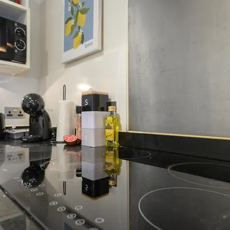 Central Business Class Apartment - Luxury Living *