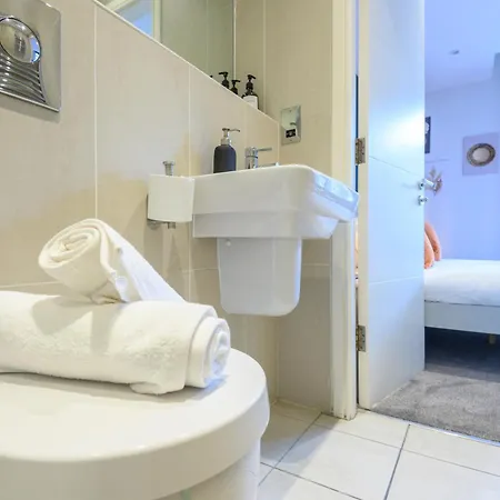 Central Business Class Apartment - Luxury Living