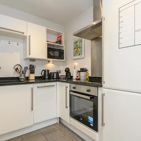 Central Business Class Apartment - Luxury Living *