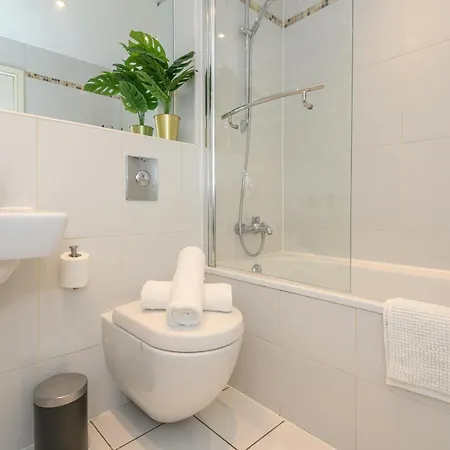 Central Business Class Apartment - Luxury Living Apartment