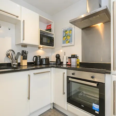 Central Business Class Apartment - Luxury Living *