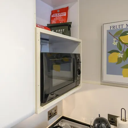 Central Business Class Apartment - Luxury Living