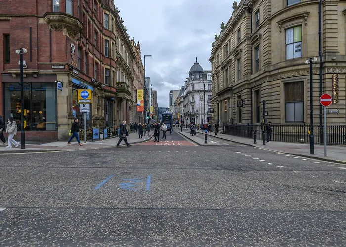 Business Class - Luxury Living * Лідс